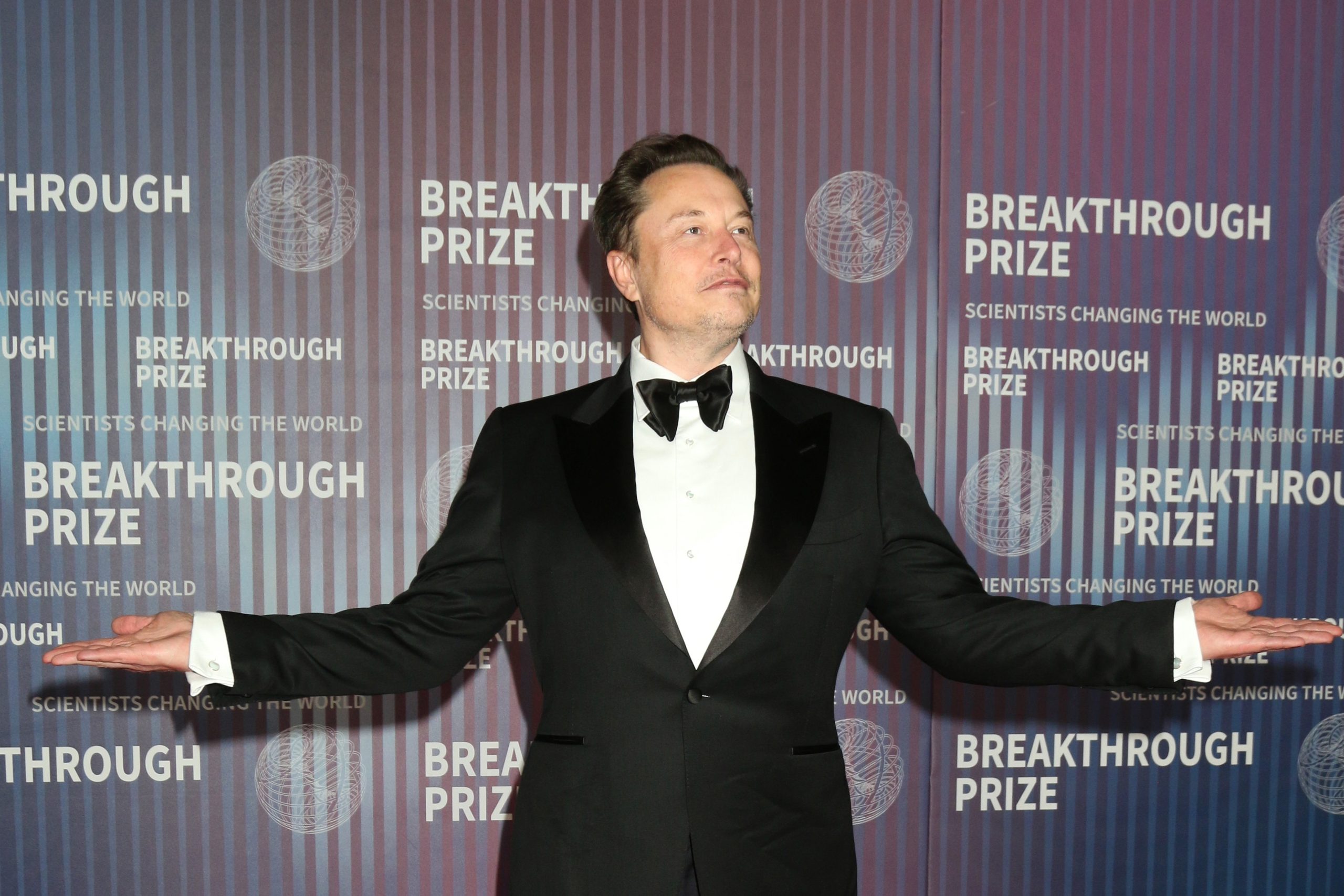 Elon Musk Set to Become World’s First Person to Have $1,000,000,000,000 Despite Living in ‘Box Home’