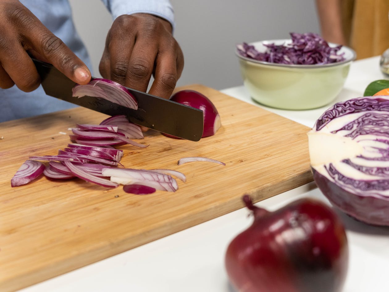 My Nana Swears by Using Onions to Get Rid of Pests Like Rats, Flies, Bugs and Mosquitoes. Here’s How It Works