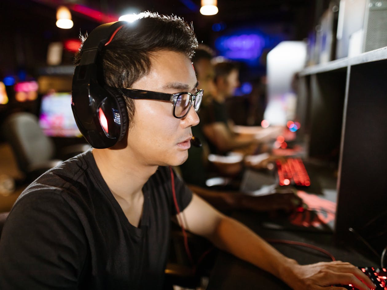 A Dad Hired ‘Virtual Hitmen’ to ‘Kill’ His Son in Video Games So That He Would Get a Job Instead
