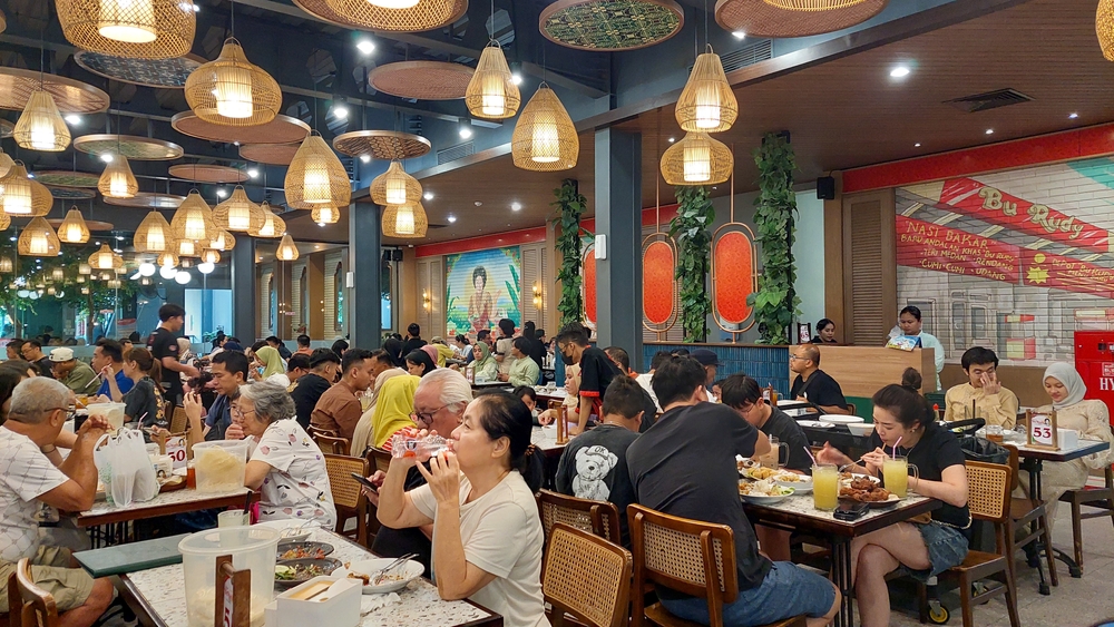 A Chef Notices His Regular of 10 Years Is Missing and That Simple Moment Saves a Life