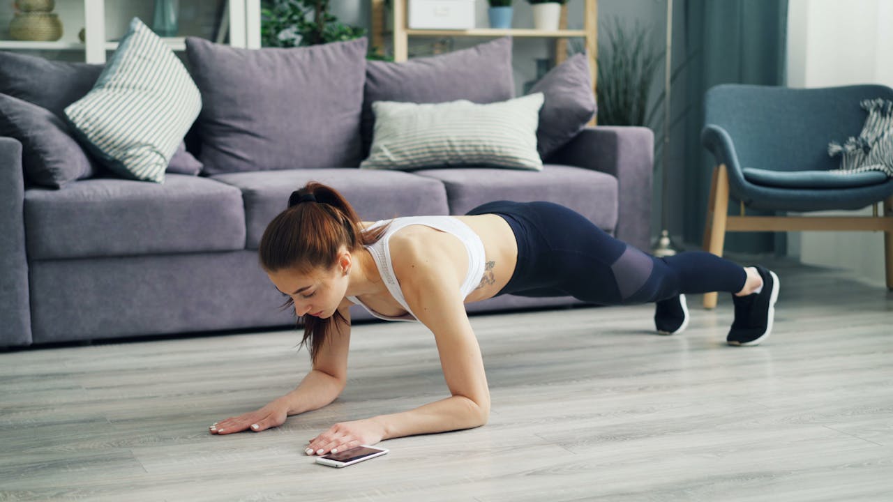 Fitness Experts Explain How Long a Plank Should Actually Last