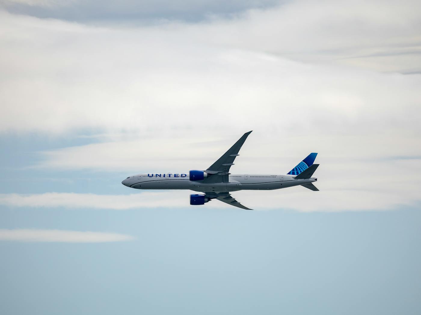 United Airlines Plans Lie-Flat Economy Seats Starting 2027 with New Relax Row Option