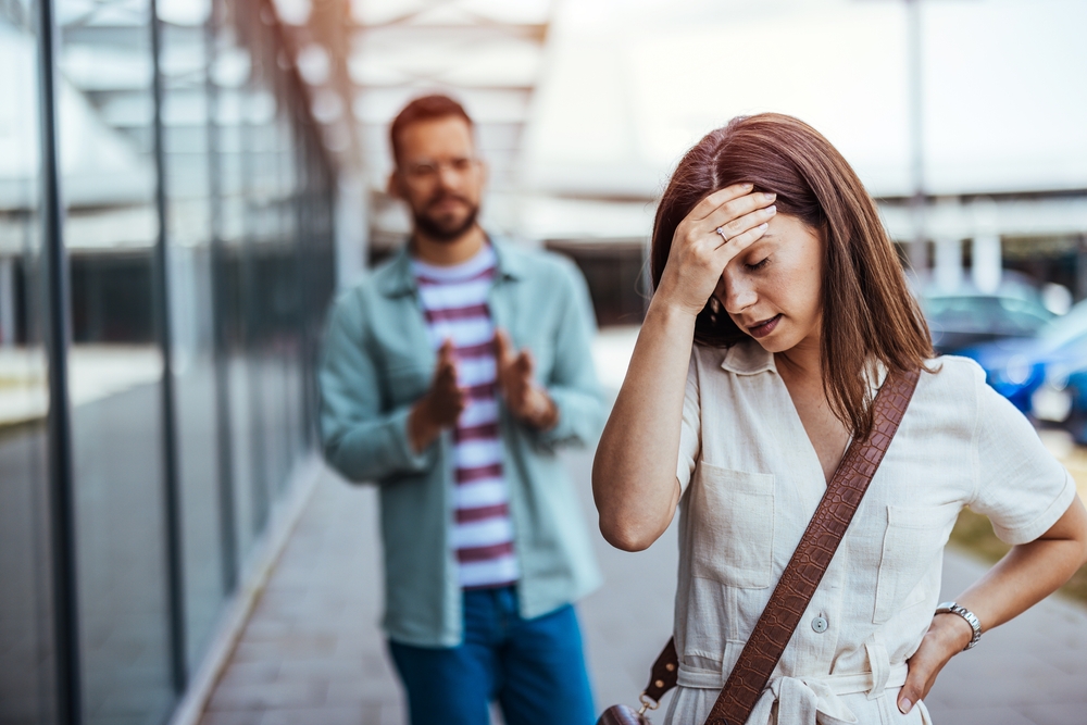 Not Every Goodbye Needs Words: 8 Moments When Leaving Quietly Is the Healthiest Choice