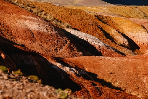 Scientists Urge NASA to Investigate Strange Shiny Object Found on Mars