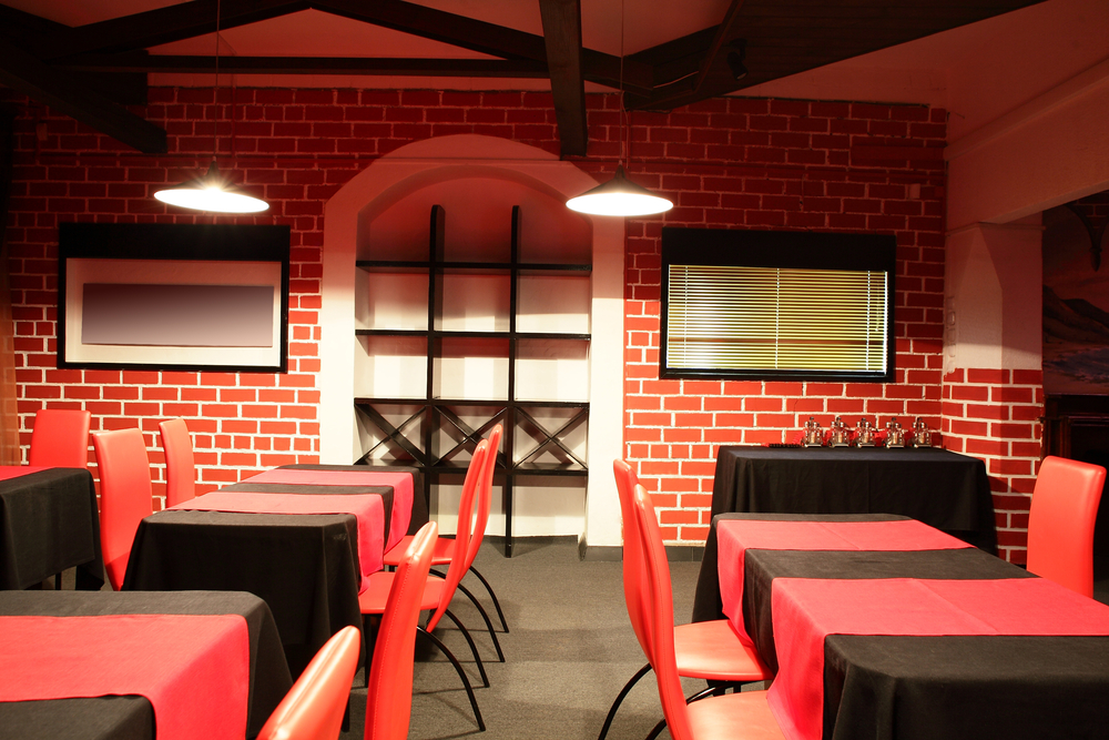 Pizza Hut Is Bringing Back Red Cups, Salad Bars and ’80s Decor And Customers Are Driving Hours to Get There