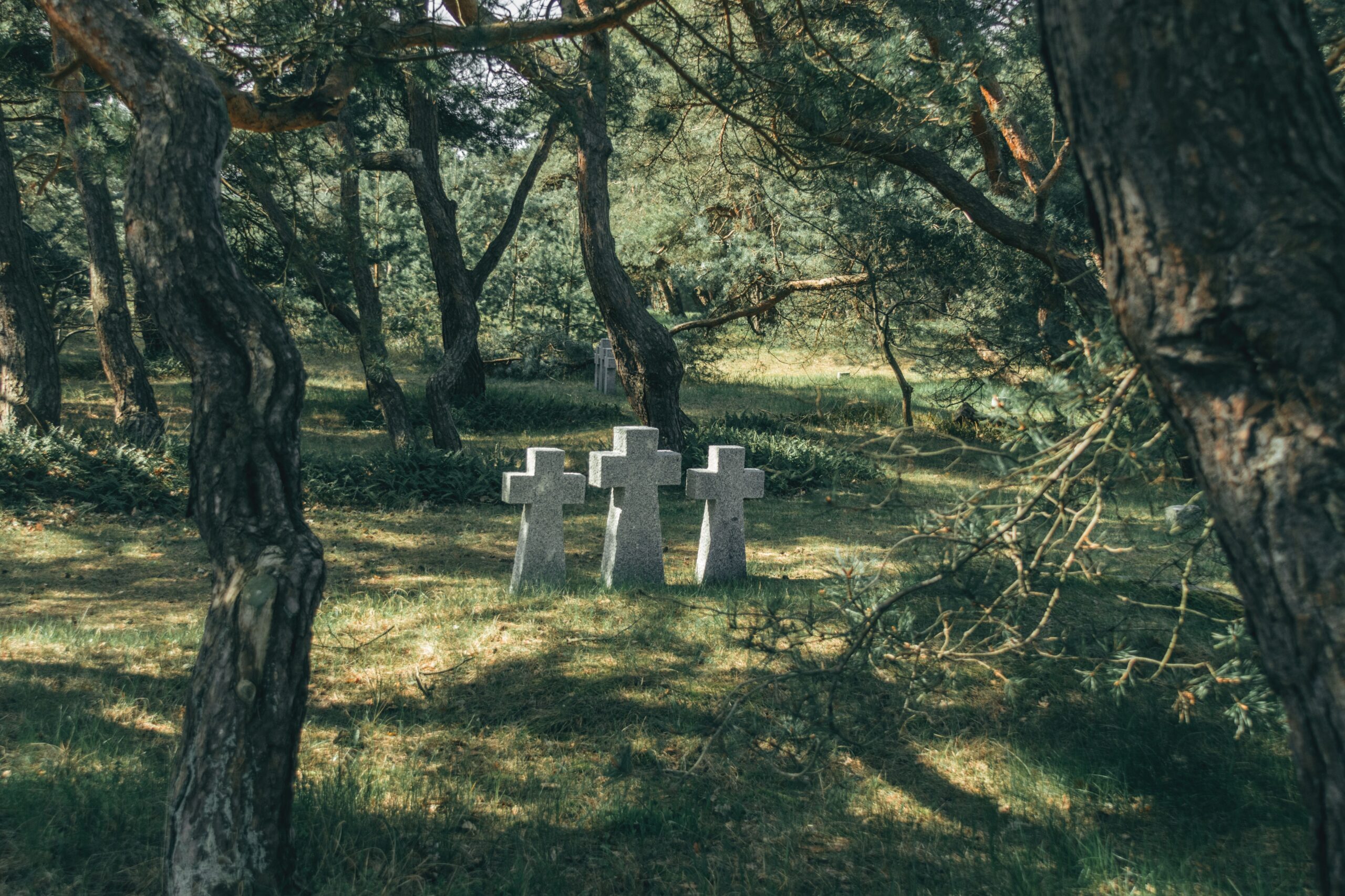 Family Left a Hidden Message on Dad’s Gravestone and Now the Cemetery Wants It Gone