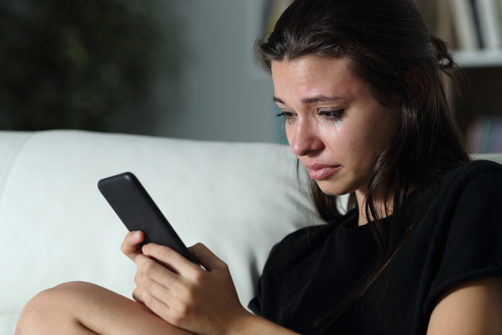 She Texted Her Late Father for Four Years — Someone Replied