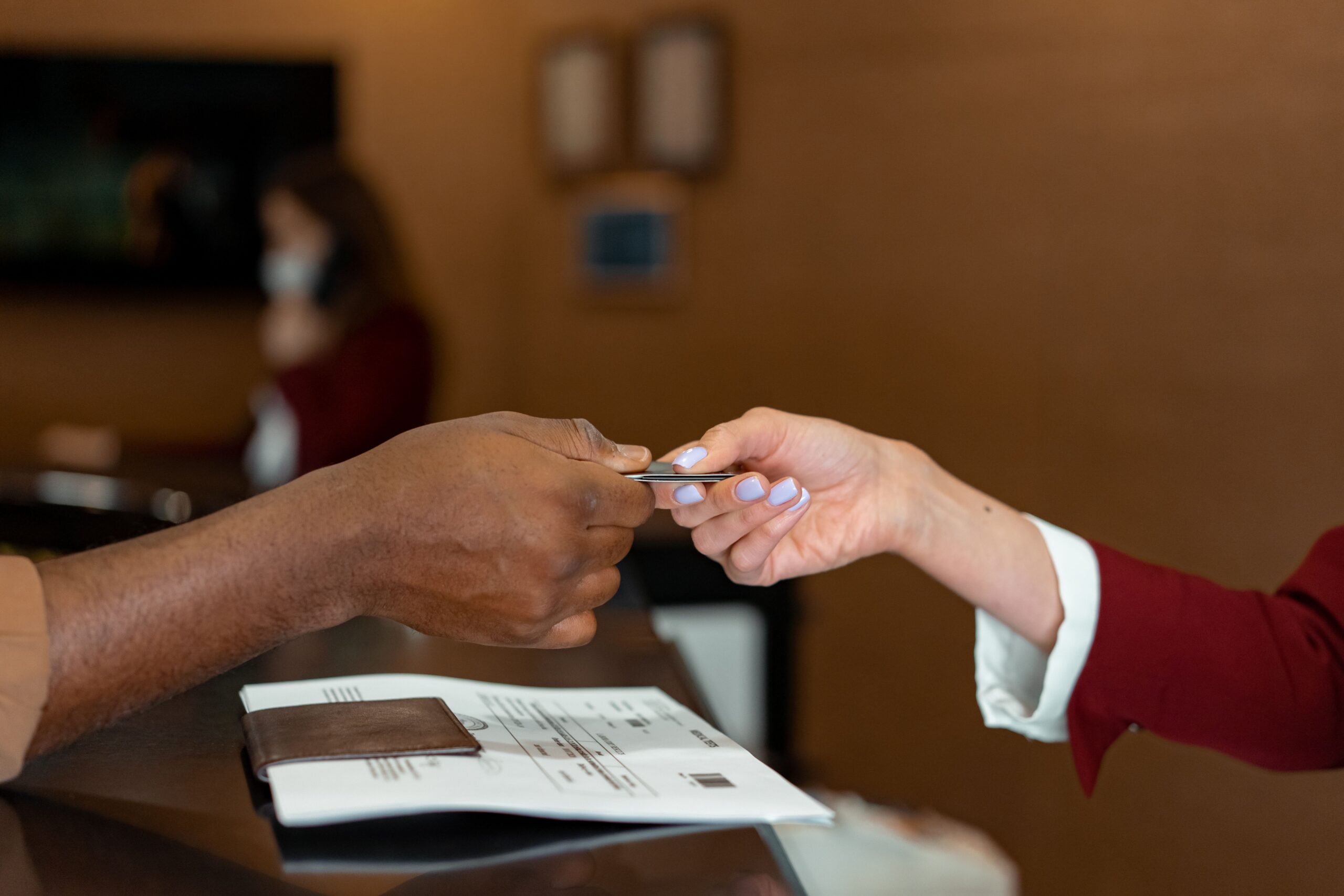 Man Sparks Heated Debate Over Hotel Checkout Habit