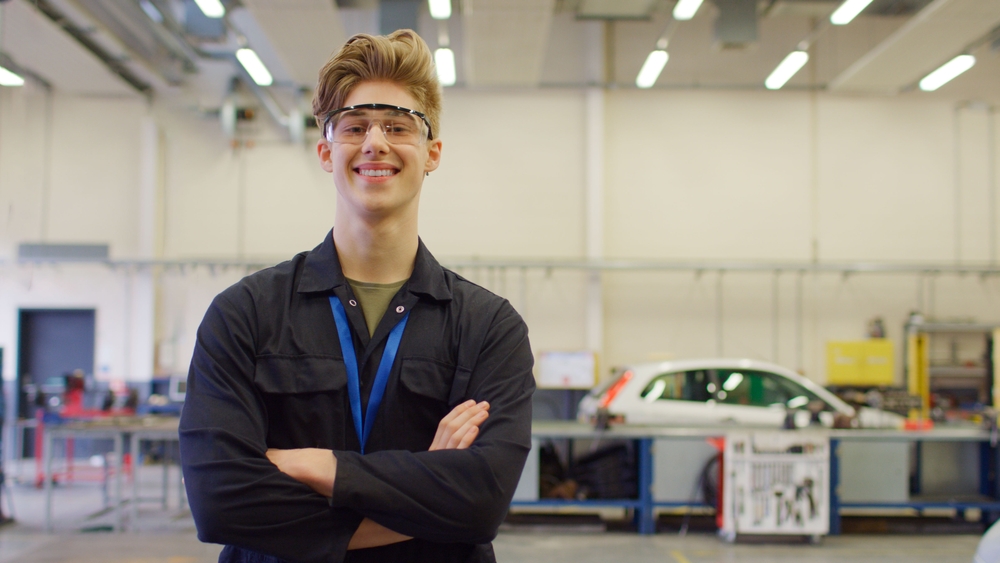 These High School Students Repair Old Cars for Single Moms, and the Results Are Life-Changing