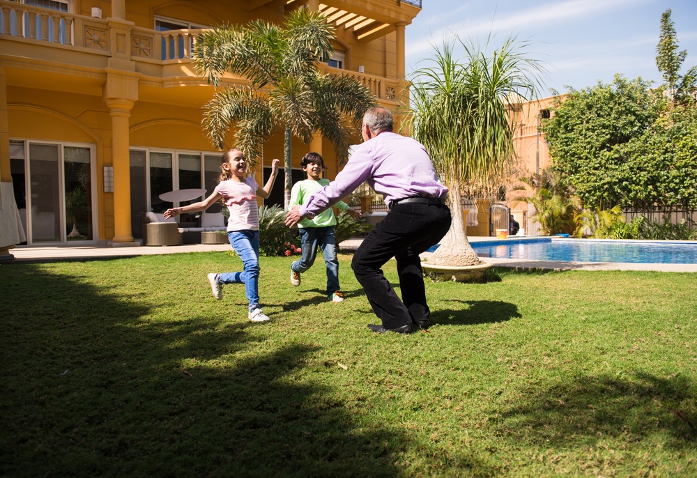A 94 Year Old Widower Built A Backyard Pool For Neighborhood Kids To Bring Joy Back Into His Life