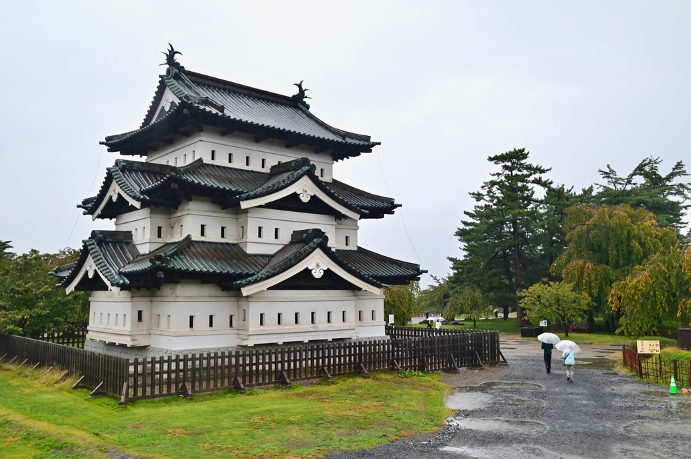 1,800 People Joined Forces to Move a 396-Ton Japanese Castle Back Home
