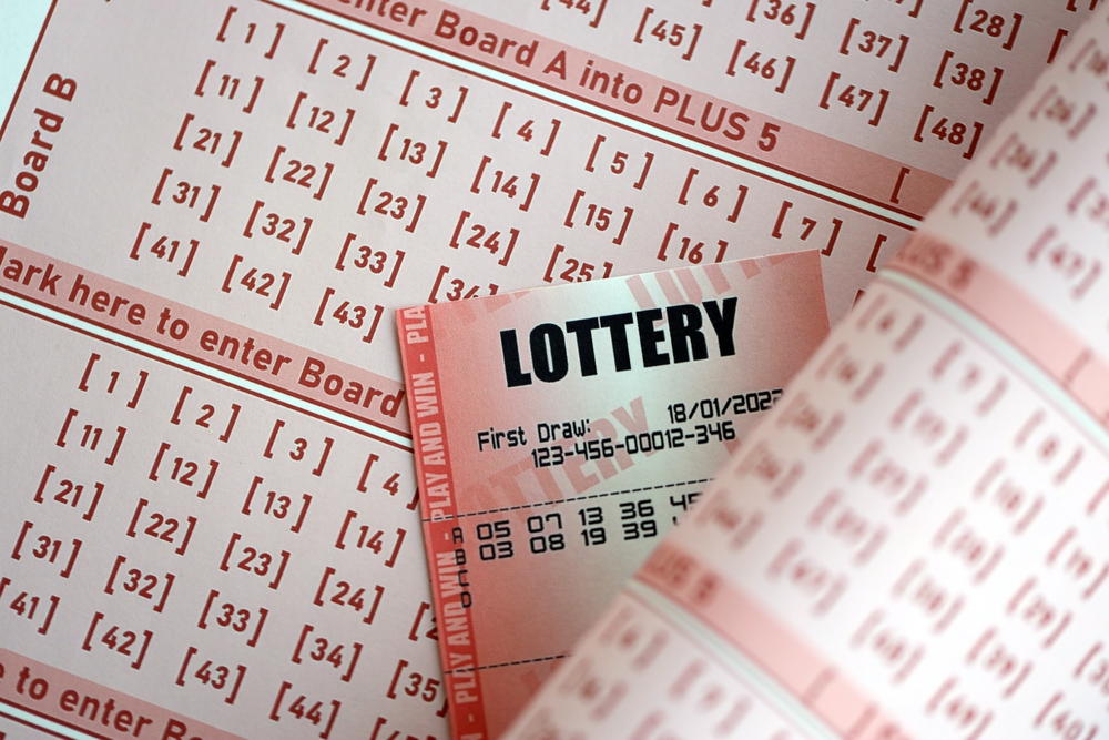 A Family Won $54 Million, Then Spent 16 Years Quietly Feeding Their Town’s Children