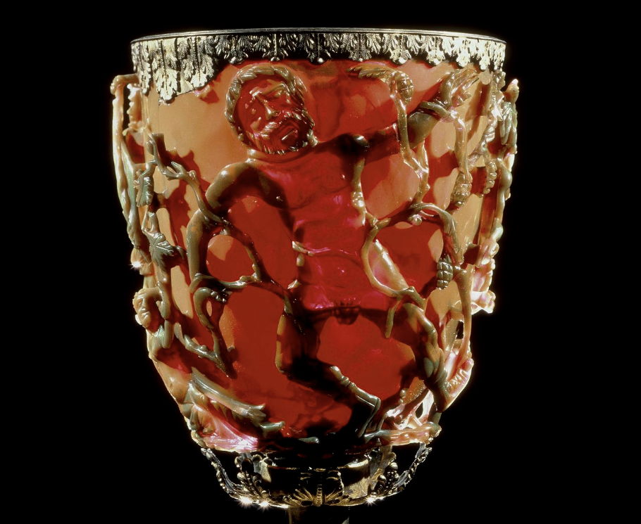 Scientists Finally Recreate the Ancient Roman Cup That Changes Colour in the Light