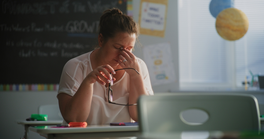 Teacher Breaks Down Before Class After Revealing The Reality Of Managing 34 First Graders