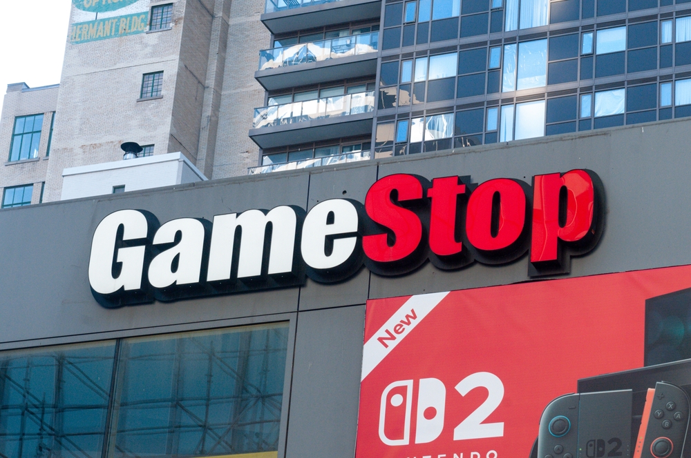 French Game Store Worker Faces Down Looters In Viral Footage That Has Everyone Talking