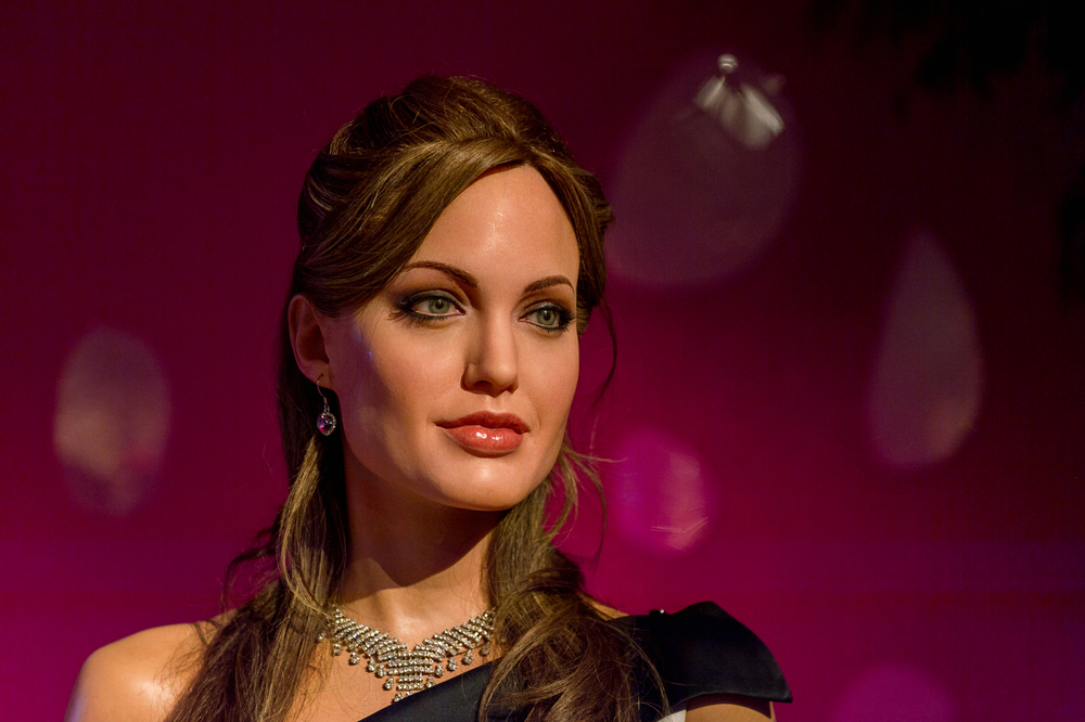 Angelina Jolie’s Handwritten Note Has Left The Internet Arguing Over One Unexpected Detail